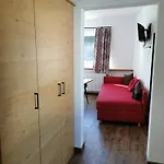 Haus In Der Sonne בית הארחה 3*